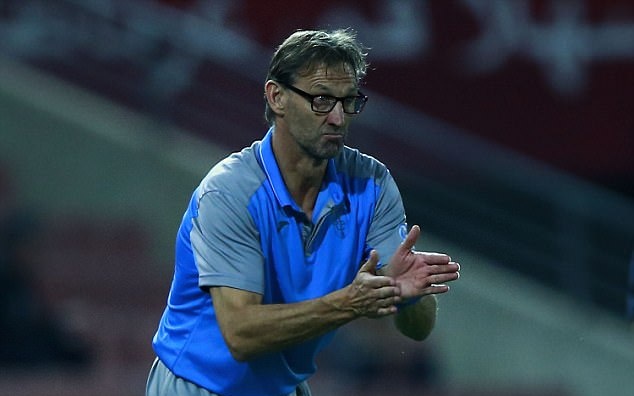 Huyền thoại Arsenal thua thảm trong trận ra mắt