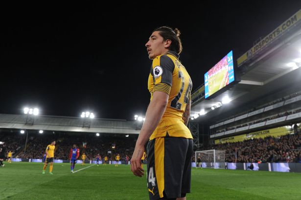 Ảnh bài viết Wenger: 'Hãy công bằng hơn với Bellerin'