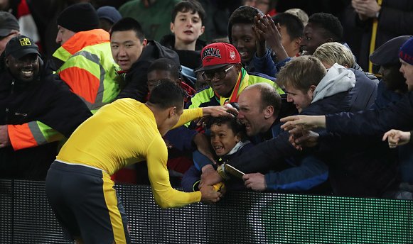 Ảnh bài viết "Mê hồn trận" tin đồn Alexis Sanchez: Đâu là sự thật? 