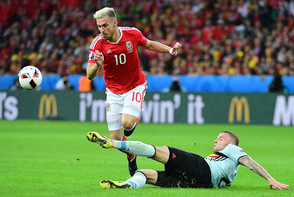 Wenger và câu hỏi 3-4-2-1 (Phần 1): 'Cấp tiến' Sanchez và Ramsey