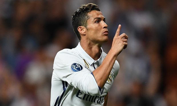 Ronaldo cầu xin: Sự điên rồ của Hoàng gia