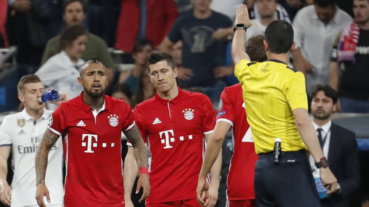 Điểm tin tối 19/04: Sao Bayern "hăm dọa" trọng tài, Lukaku muốn Chelsea và Man Utd