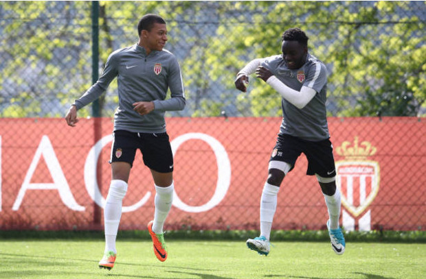 Ảnh bài viết Trước thềm đại chiến, Mbappe vẫn rất 'nhí nhảnh' trên sân tập