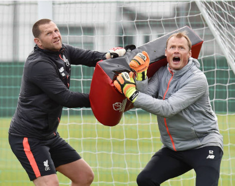 Buổi tập của Liverpool xuất hiện lão tướng lạ mặt 