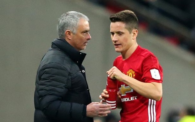 Ảnh bài viết Có một người Mourinho tin tưởng hơn cả Pogba, Herrera