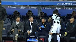 Ảnh bài viết Dani Alves tranh thủ 'quậy tung' khu vực chỉ đạo của Barcelona