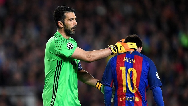 Điểm tin sáng 20/04: Bị loại, Barca vẫn hứng "gạch đá"; Mourinho úp mở tương lai Ibrahimovic