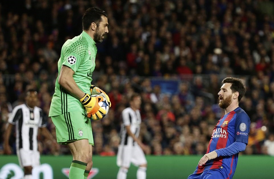 Đội hình tệ nhất tứ kết Champions League: Messi cũng hết phép