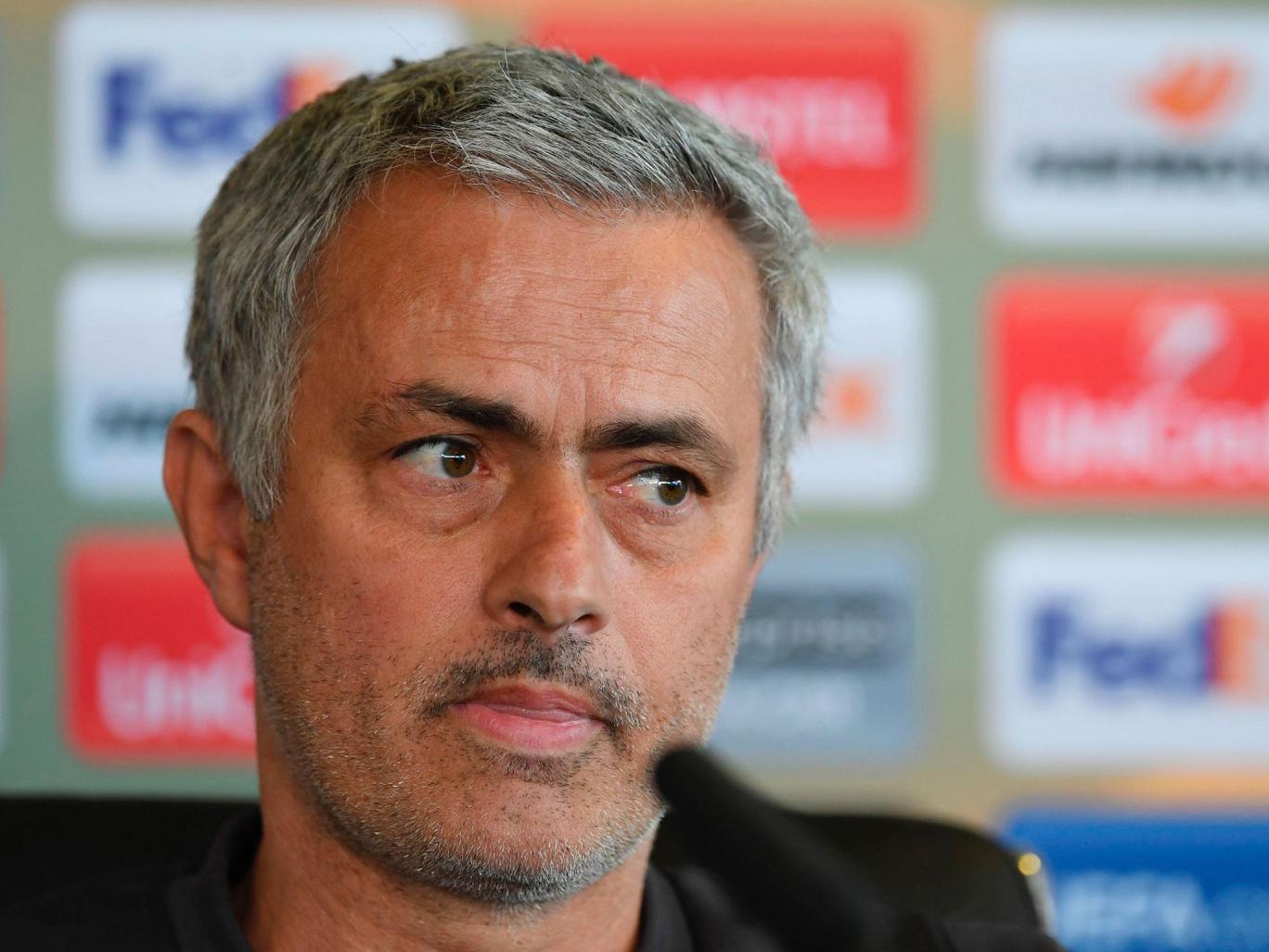 Jose Mourinho: Còn đường nào tốt hơn Europa League