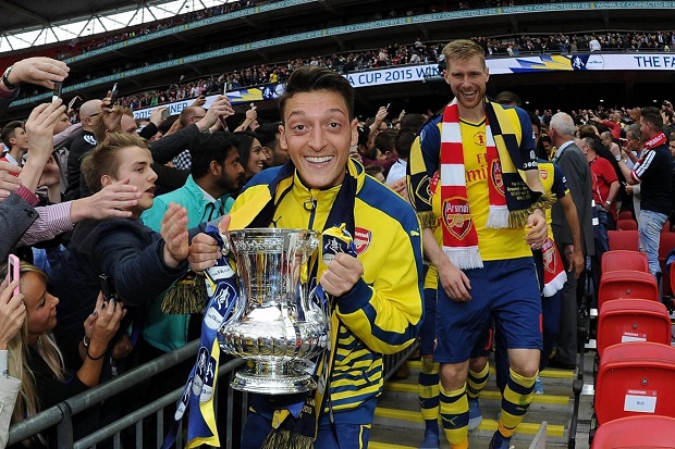 Oezil: Arsenal sẵn sàng 'liều mạng' vì cup FA