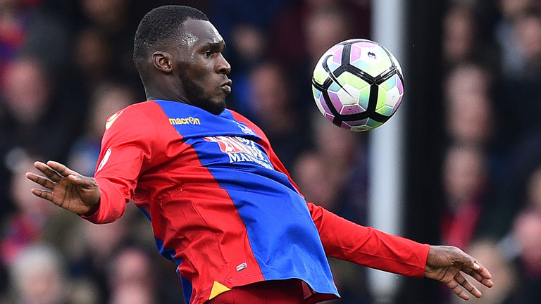 Ảnh bài viết Big Sam kêu gọi Benteke "bớt thể hiện" trước Liverpool