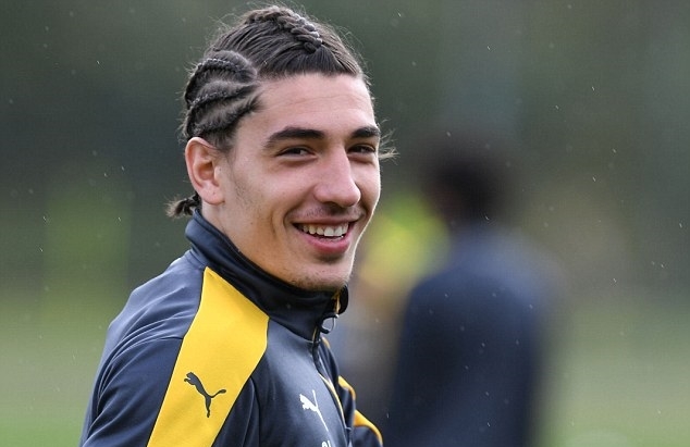Chùm ảnh: 'Tá hỏa' với kiểu tóc mới của Bellerin