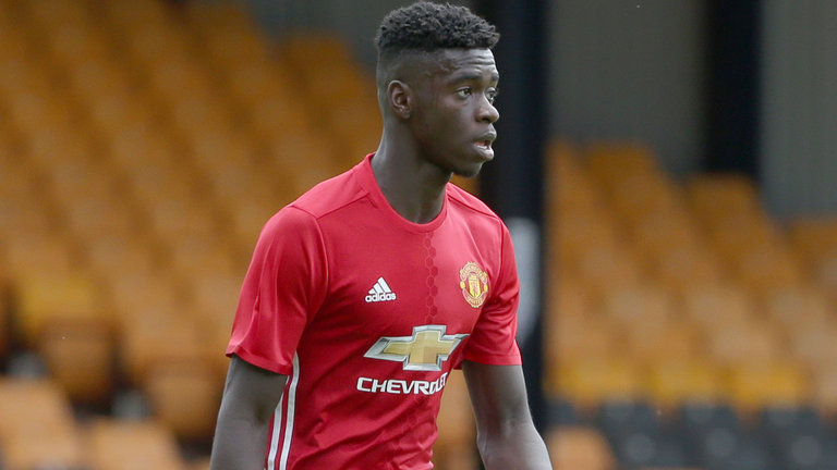 Ảnh bài viết Hàng thủ tan hoang, Mourinho cho gọi Tuanzebe