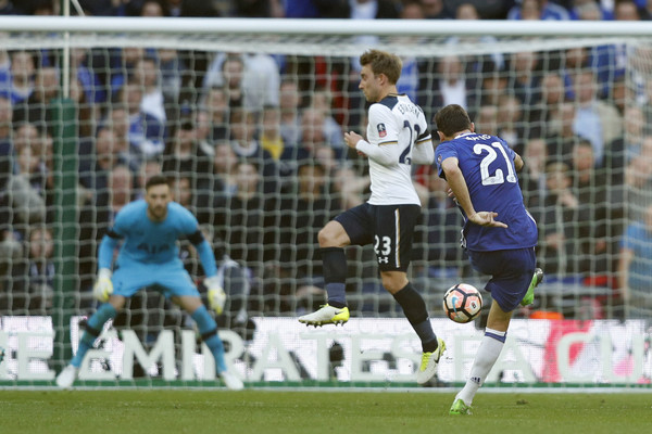 Matic lập siêu phẩm, Chelsea nhấn chìm tham vọng có danh hiệu của Tottenham