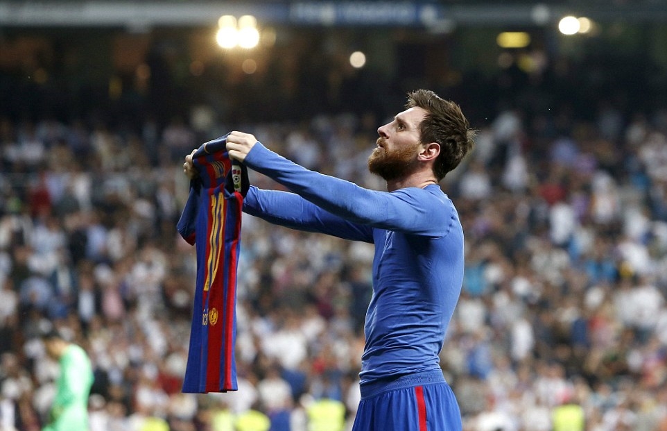 Messi che mờ Ronaldo, Barca giành 3 điểm trong phút cuối cùng