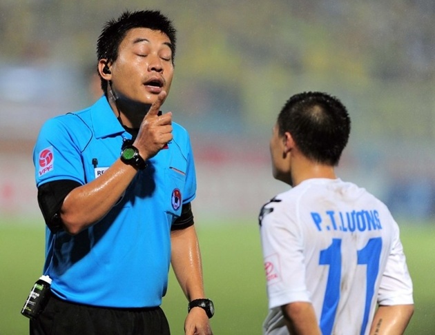 Ảnh bài viết Mới nửa mùa giải, Công Vinh đã hết niềm tin vào trọng tài