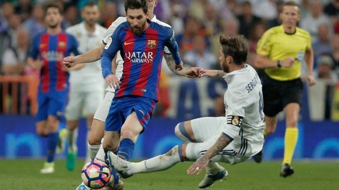 Đến đồng đội cũng kinh ngạc vì Messi