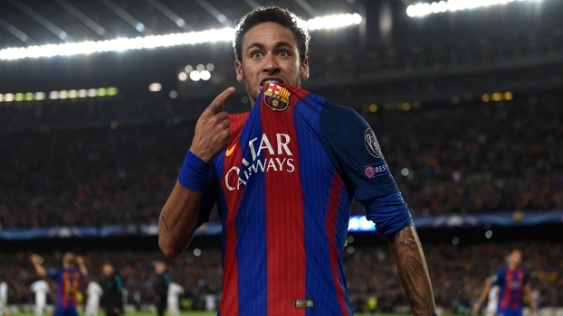 Neymar đi giác hơi chờ ngày tái xuất