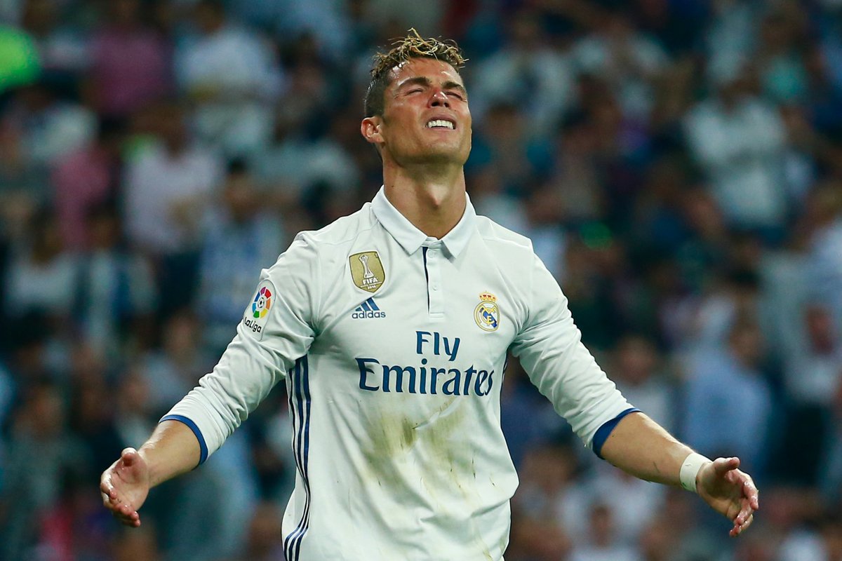 NGHI VẤN: Zidane "trảm" Cristiano Ronaldo?