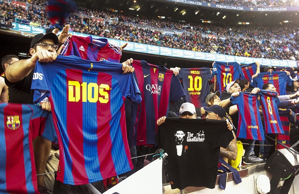 Ảnh bài viết Chùm ảnh: Camp Nou tri ân Messi, Barca thắng đậm Osasuna