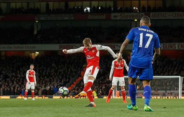 Ảnh bài viết Leicester phản lưới, Pháo thủ thoát hiểm phút cuối