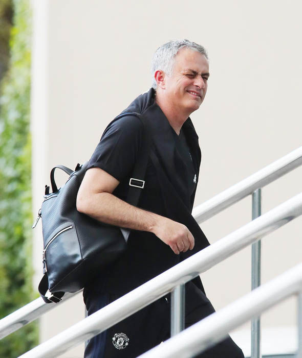 Ảnh bài viết Mourinho nháy mắt đầy tự tin trước thềm Derby