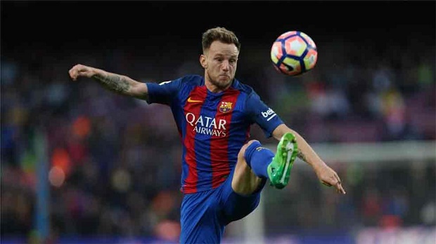 Rakitic: Chủ tịch Pique yêu cầu tôi nhường pen cho Mascherano