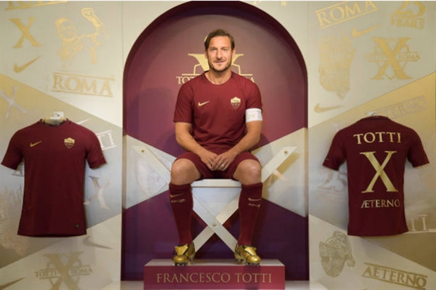 Ảnh bài viết Totti tưng bừng nhận giày vàng tại Rome