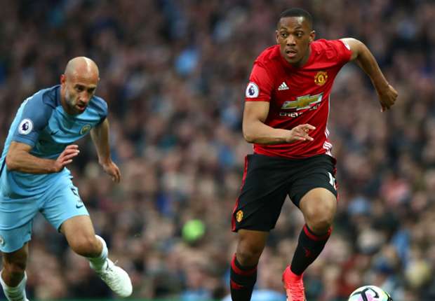 Ảnh bài viết Hòa M.U, Pep Guardiola nổi đóa với hàng thủ 'toàn ông già'