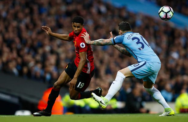Ảnh bài viết Rashford đi bóng ngẫu hứng 'sỉ nhục' hậu vệ Man City