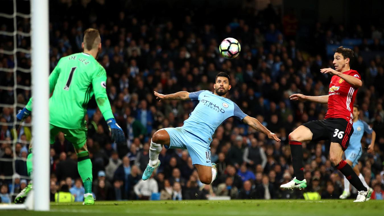 Ảnh bài viết Tung đến 8 cú sút, Aguero vẫn không thể phá lưới Man United