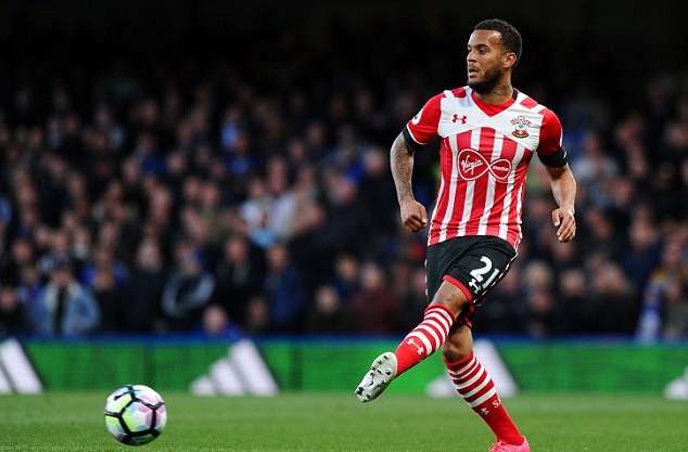 Ảnh bài viết Chelsea tìm được người "chia lửa" cho Marcos Alonso