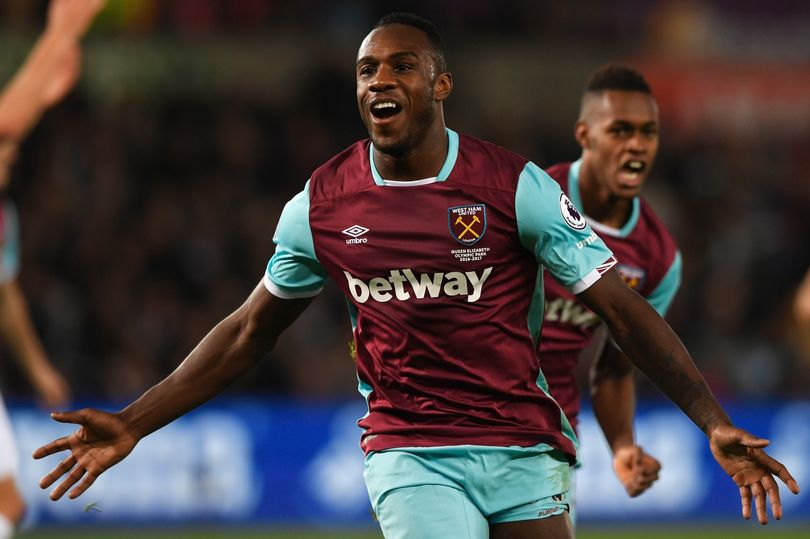 Ảnh bài viết "Dòm ngó" sao West Ham, Chelsea bị "dằn mặt"