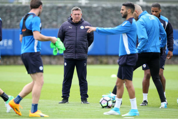 Ảnh bài viết Shakespeare đầy trầm tư nhìn học trò hăng say tập luyện