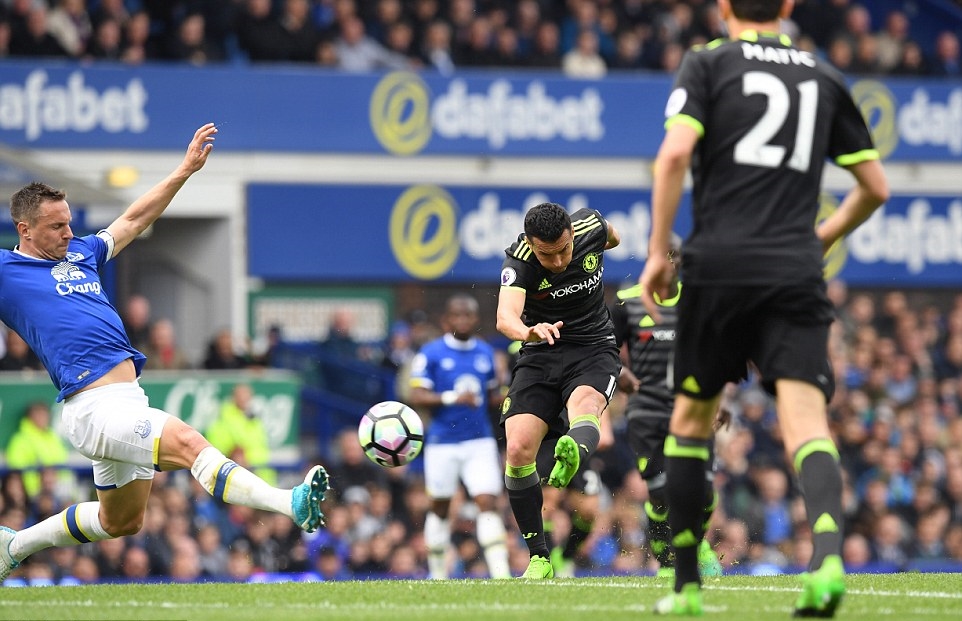 Ảnh bài viết Lập siêu phẩm, Pedro được đưa lên mây xanh