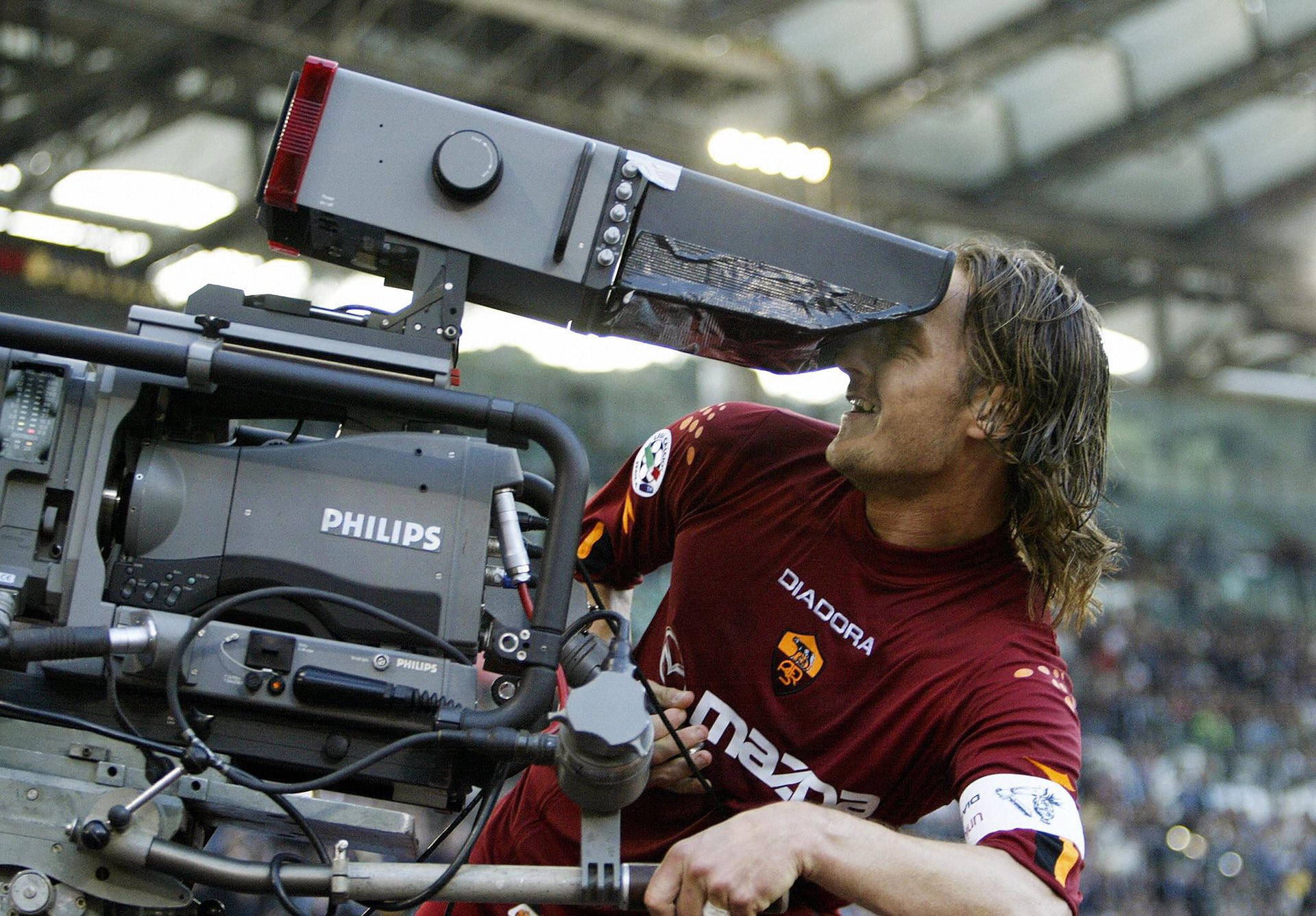 Những khoảnh khắc ấn tượng của VUA TOTTI trong các trận derby thành Rome