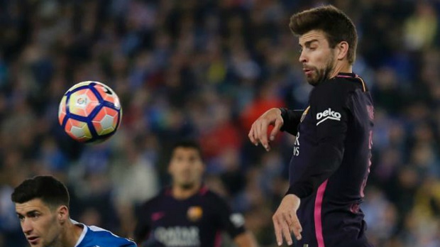 Pique lại gây chiến với CĐV Espanyol và Real Madrid