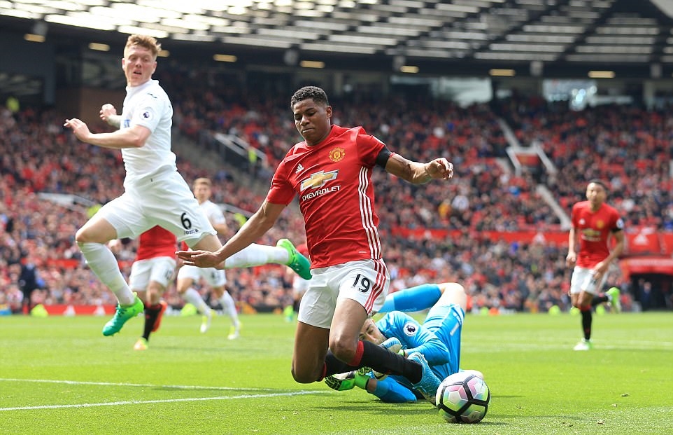 Ảnh bài viết Rashford, Mourinho nói gì sau cáo buộc ăn vạ?