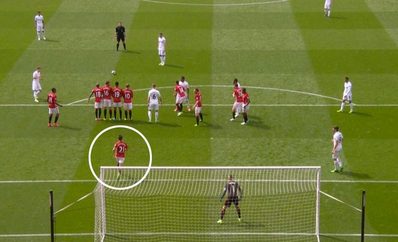 Ảnh bài viết Điểm tin sáng 01/05: Fan M.U trách móc Herrera, Quỷ đỏ lập kỉ lục 139 năm