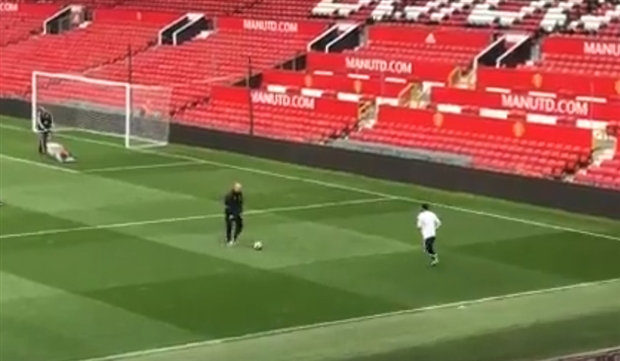 Ảnh bài viết Đồng đội về hết, Mata vẫn âm thầm ở lại Old Trafford tập luyện