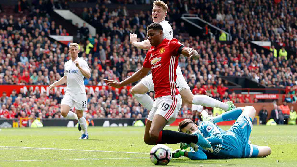 Ảnh bài viết MU sống nhờ ăn vạ: Đẹp mặt chưa, Mourinho!