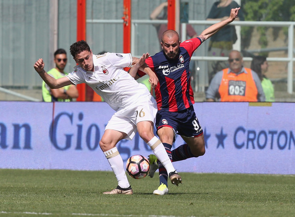 Ảnh bài viết Thi đấu thất vọng, AC Milan chỉ có được 1 điểm trước Crotone