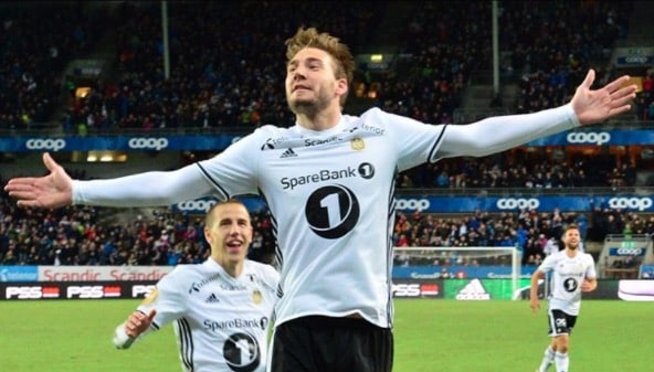 'LORD' Bendtner vừa lập siêu phẩm cho Rosenborg 