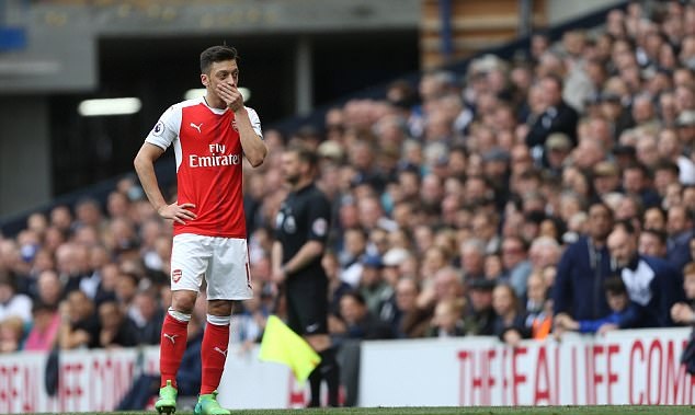 Ảnh bài viết Oezil đòi lương khủng, lãnh đạo Arsenal lưỡng lự