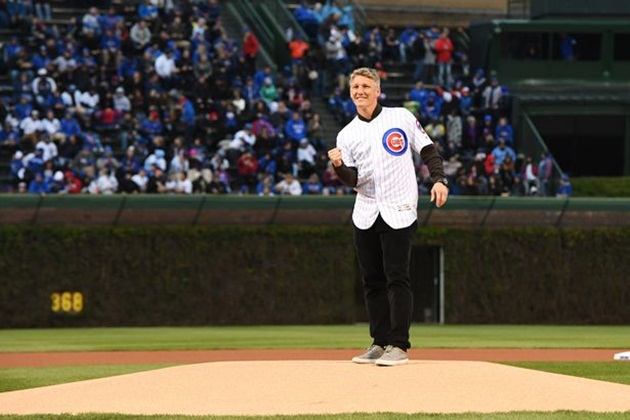 Ảnh bài viết Chán bóng đá, Schweinsteiger tập làm VĐV bóng chày