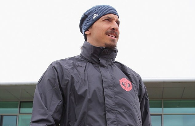 Ảnh bài viết Vừa phẫu thuật xong, Ibrahimovic nhận "cú hích" từ Man Utd