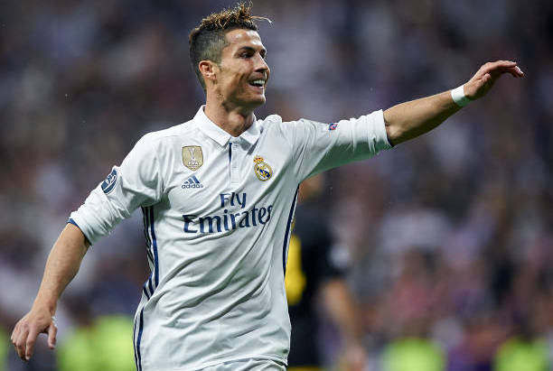 ĐHTB bán kết lượt đi Champions League: Ronaldo lu mờ tất cả