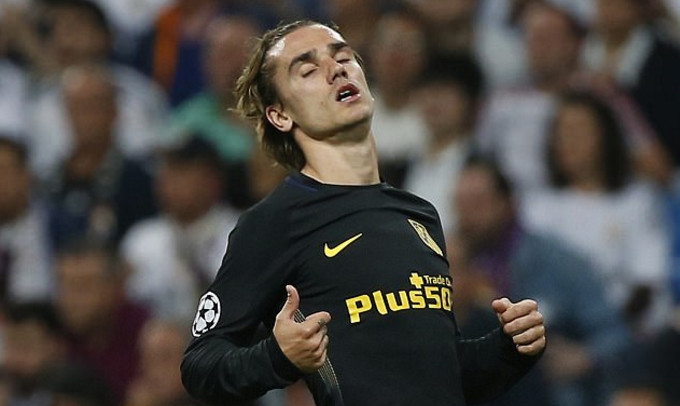 Giờ thì Griezmann còn chẳng thể 'làm nền' cho Ronaldo