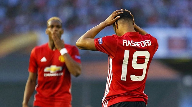 Jose Mourinho chê hàng công Man United dứt điểm kém