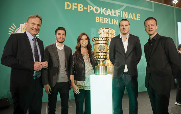 Nuri Sahin đại diện Dortmund diện kiến chiếc cúp Quốc gia Đức